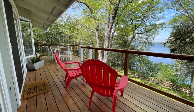 Quiet Lakefront Home on Green Lake– Amazing Sunsets, Lots of Privacy.