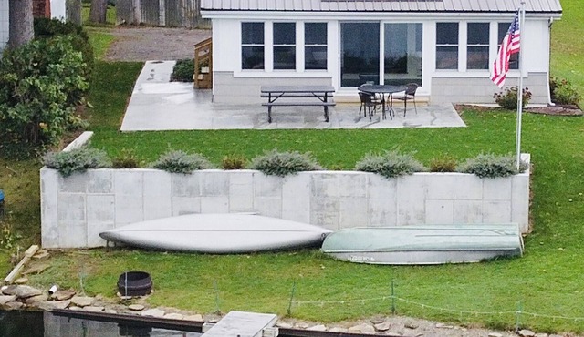 Quiet Lakefront property on Cassadaga Lake WiFi & 2 car parking.