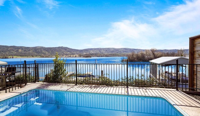 Quiet Lakefront Escape-Pool/GameRoom/ArcadeGames/Pedal Boats/Kayak/FirePit/Dock