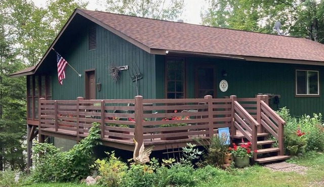Quiet lakeside cabin close to biking, skiing, hiking, silent sports