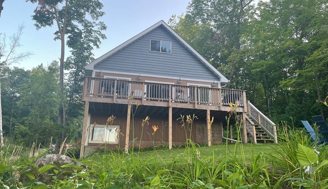 Quiet lakeside retreat on Rabbit Lake