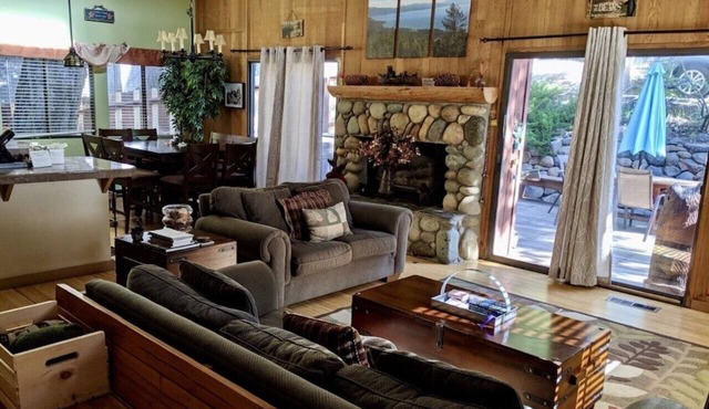 Quiet & Large house - Hot Tub, Pool table, Fast WiFi, EV charger - close to all