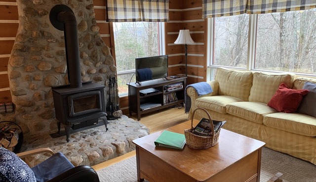 Quiet Laurentian Getaway, Close to the Excitement