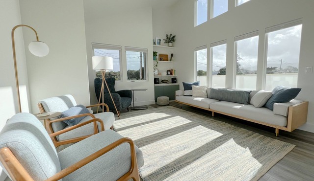 Quiet, light-filled home near the bay and nature trails