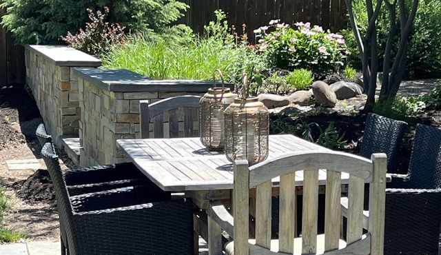 Quiet like the country, yet minutes from Bend Parkway to downtown.