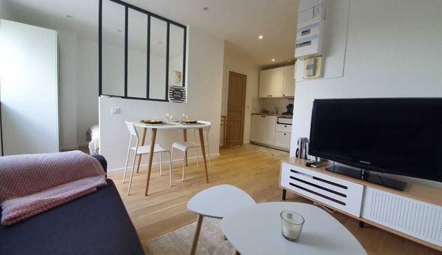 Quiet lilacs between Paris and Disneyland