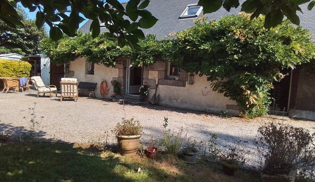 Quiet little farmhouse near Lake Guerĺédan and Pontivy