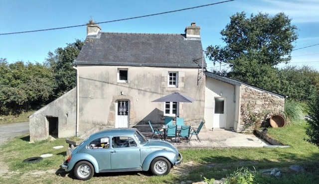 Quiet little house in the countryside, newly restored, 15 minutes from the beach.
