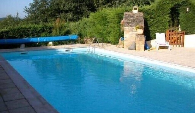 Quiet little house near Sarlat with swimming pool