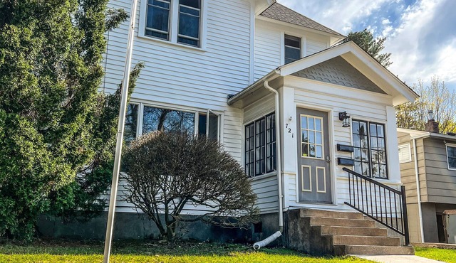 Quiet Living in the Heart of Stillwater!