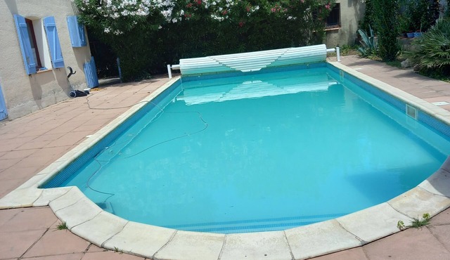 Quiet location at the end of a lane in a green setting 4-bedroom villa