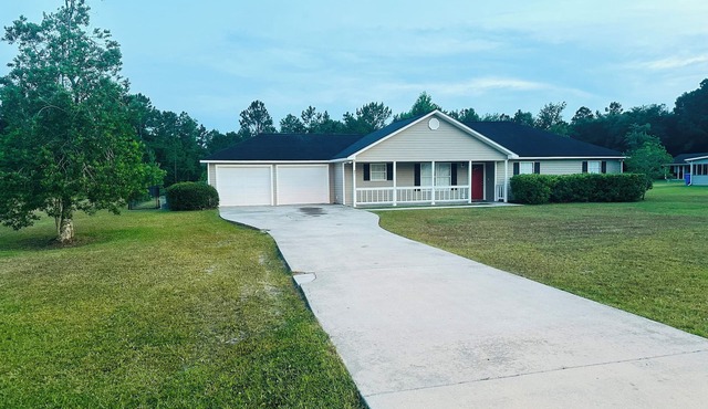 Quiet Location convenient to I-95 & Beach Causeways!