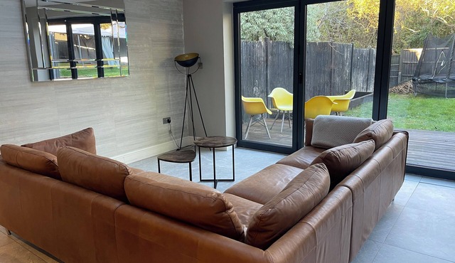 Quiet location; easy access to London. Good transport links to Heathrow Airport.