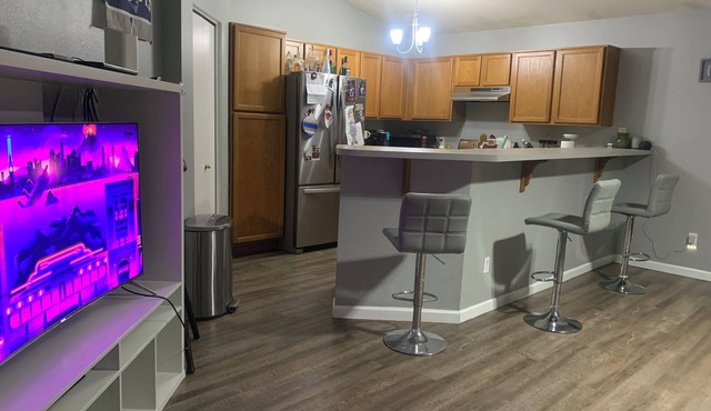 Quiet location home, only 10 minutes away from the State Farm Stadium.