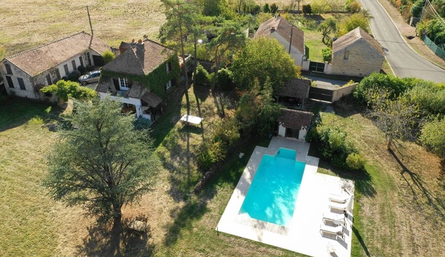 Quiet location near Fontainebleau - Charming house with heated pool and grounds