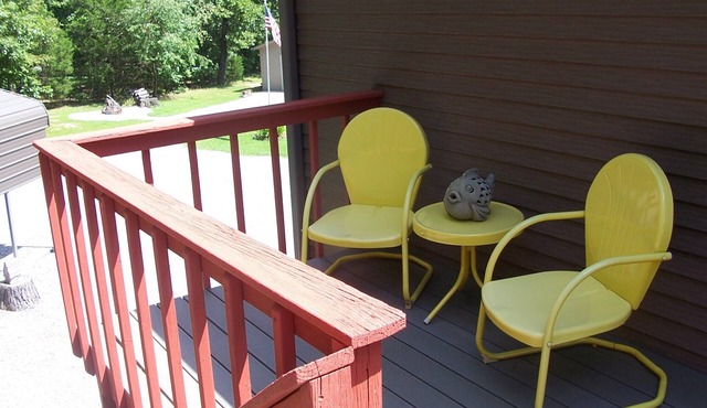 Quiet Loft Apartment 1 Mile from Kentucky Lake. A great fisherman's retreat.