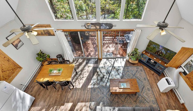 Quiet Loft Chalet near Bryce w/Hot Tub & Fire Pit