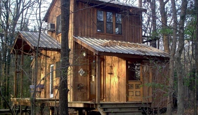 Quiet Lofted Cabin 4 Miles from Edom, an Art Community.