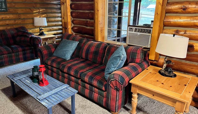 Quiet Log Cabin in Beautiful Northern Michigan