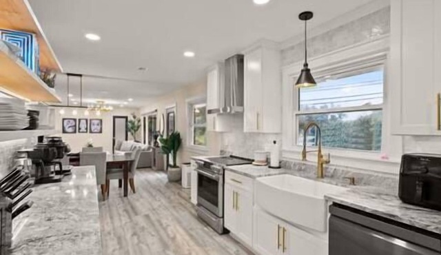 Quiet Luxury Home - Modern - King - 20 Min from DC