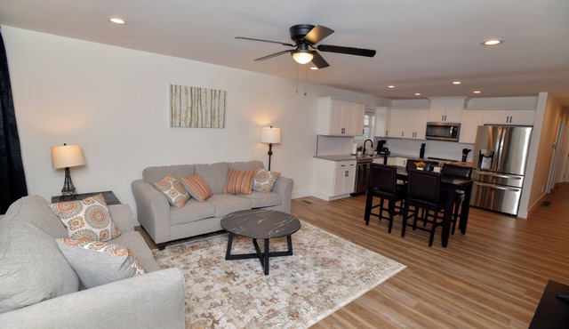 Quiet, Luxury Home w/Garage - Minutes from The Pinnacles and I-75.