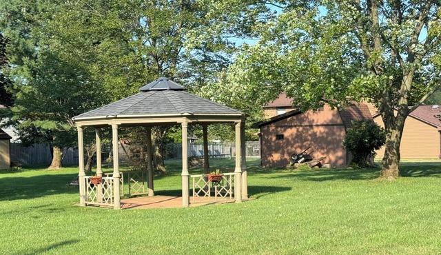 Quiet Luxury in Parklike Setting