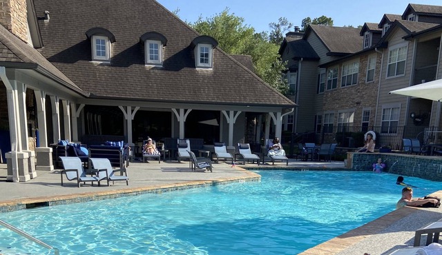 Quiet Luxury Nouvelle at The Woodlands Cozy 2 Bedroom-shopping, food, lake view