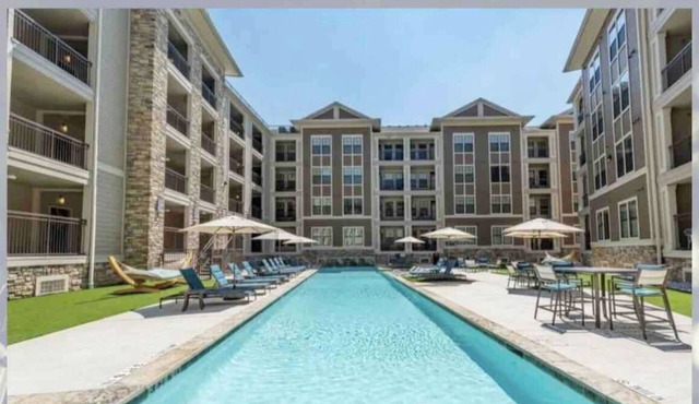 Quiet/luxury stay in the heart of Houston , near everything