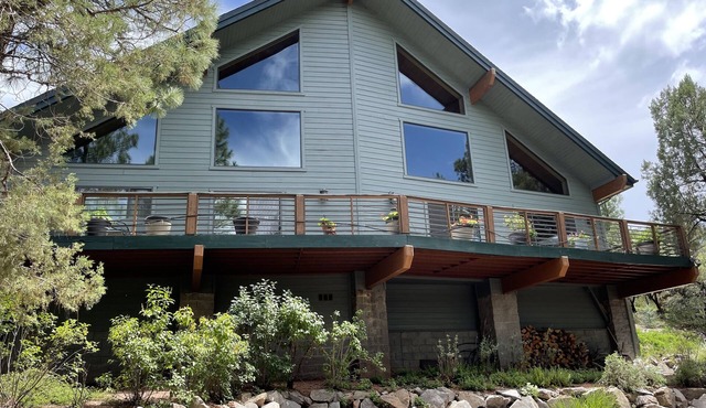 Quiet Luxury-Tall Pines-3 Bedroom-2.5acres-Sleeps 15-Swim & Fish 5mins to creek!