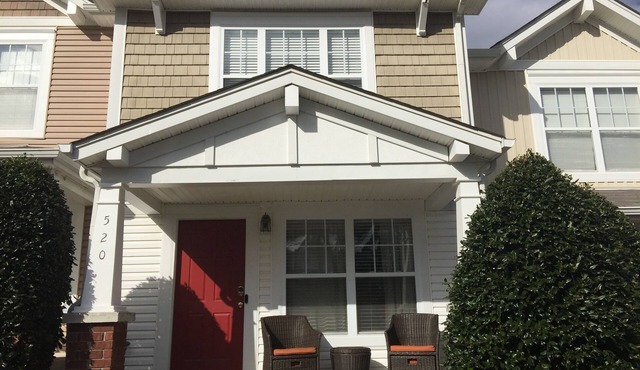 Quiet/Luxury Townhouse on Golf Course!