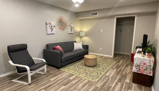 Quiet M Streets Condo w/King Bed 2mins from Santa Fe Trail