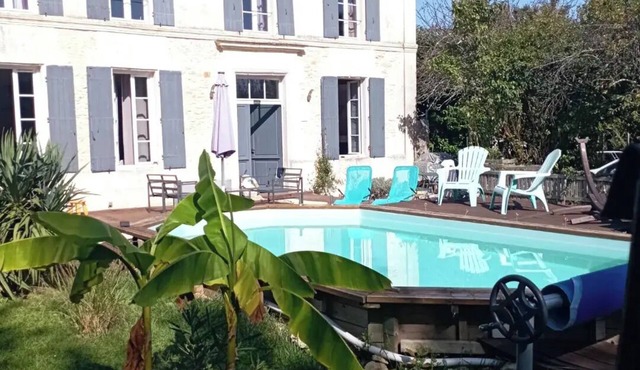 Quiet manor house facing vineyards