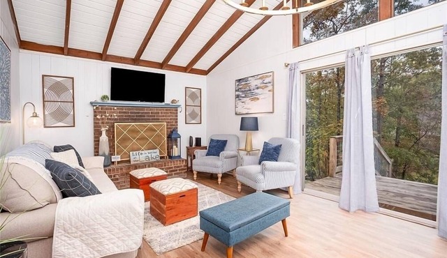 Quiet Martin Retreat 2BR + Dock Near Hiking & Boat Ramp