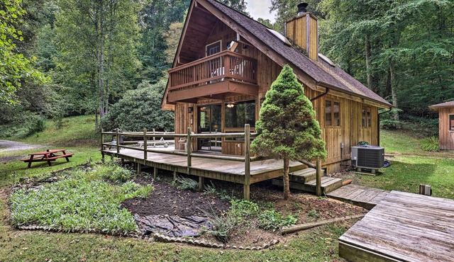 Quiet Max Meadows Cabin, 12 Acres of Property
