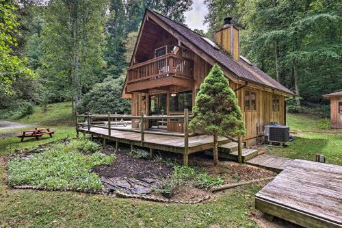 Quiet Max Meadows Cabin, 12 Acres of Property