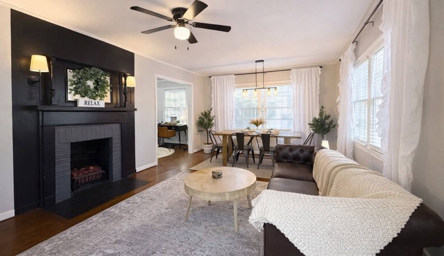 Quiet Midtown Retreat 5 Mins to Hospitals Fast WiFi Extended Stays