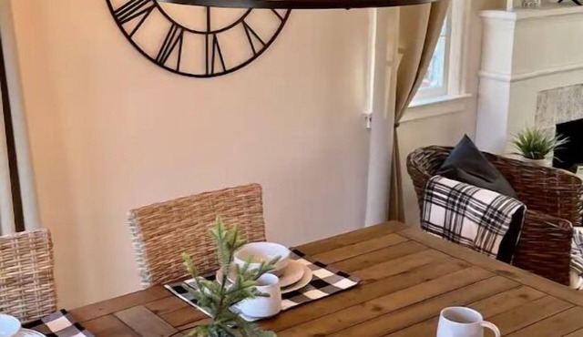 Quiet & Minutes to Both Hospitals, Airport, Downtown, & Colleges