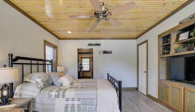 Quiet Missouri Retreat: Walk to Downtown Neosho