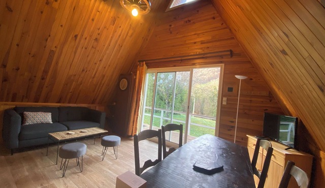 QUIET MOUNTAIN CHALET. Hiking, 1/4h from skiing, 200m from the village