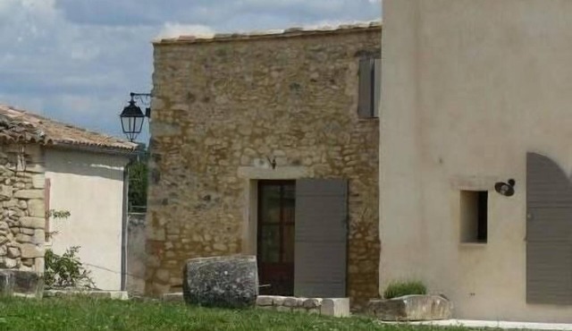 Quiet, modern 4-person gîte in Mane, Provence