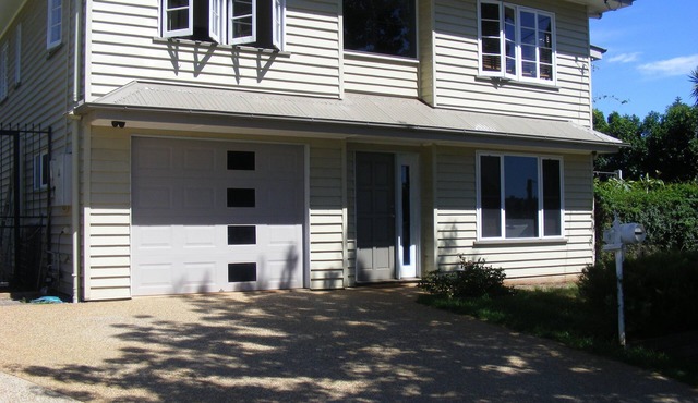 Quiet modern family friendly South Toowoomba unit