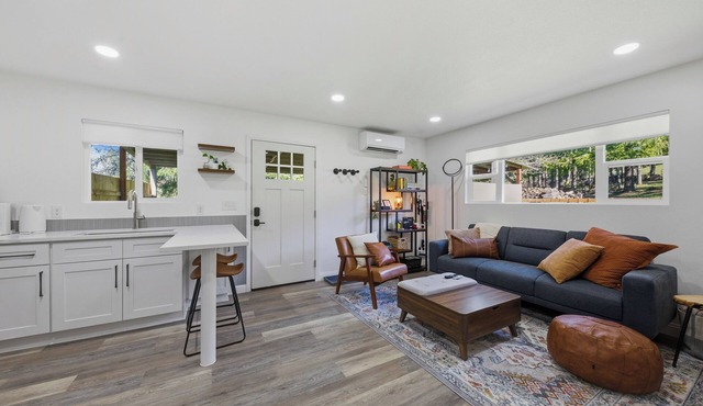 Quiet Modern Farm Retreat - 30+ Day Stay for Creatives & Couples - Work Friendly