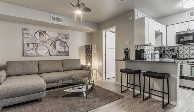 Quiet Modern Heavenly Paradise Love and Balcony + Free Coffee near Lake Hefner