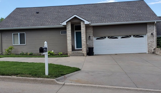 Quiet, Modern Home Close to it All