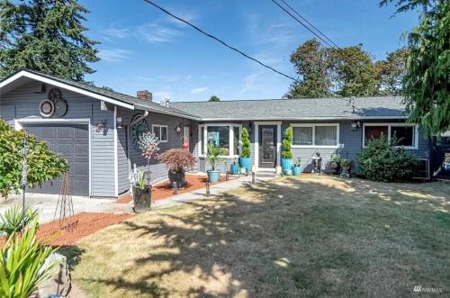 Quiet Modern Stay Near SeaTac & Hospitals