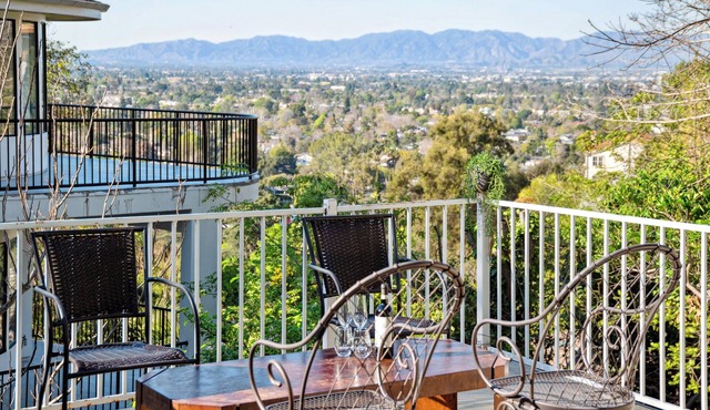 Quiet Mountain Home with Stunning Views near Universal Studios Hollywood