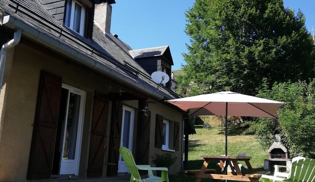 Quiet mountain house with fireplace