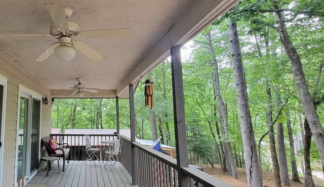 Quiet Mountain lake cabin, surrounded by trees with lake access, close to river!