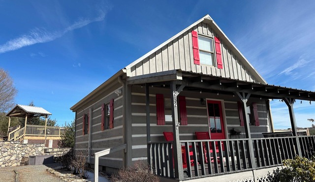 Quiet Mountain View Cabin on 2+ Acres w/Hot Tub overlooking The New River!