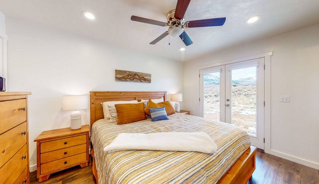 Quiet Mountain-View Home near National Parks & Outdoor Adventures